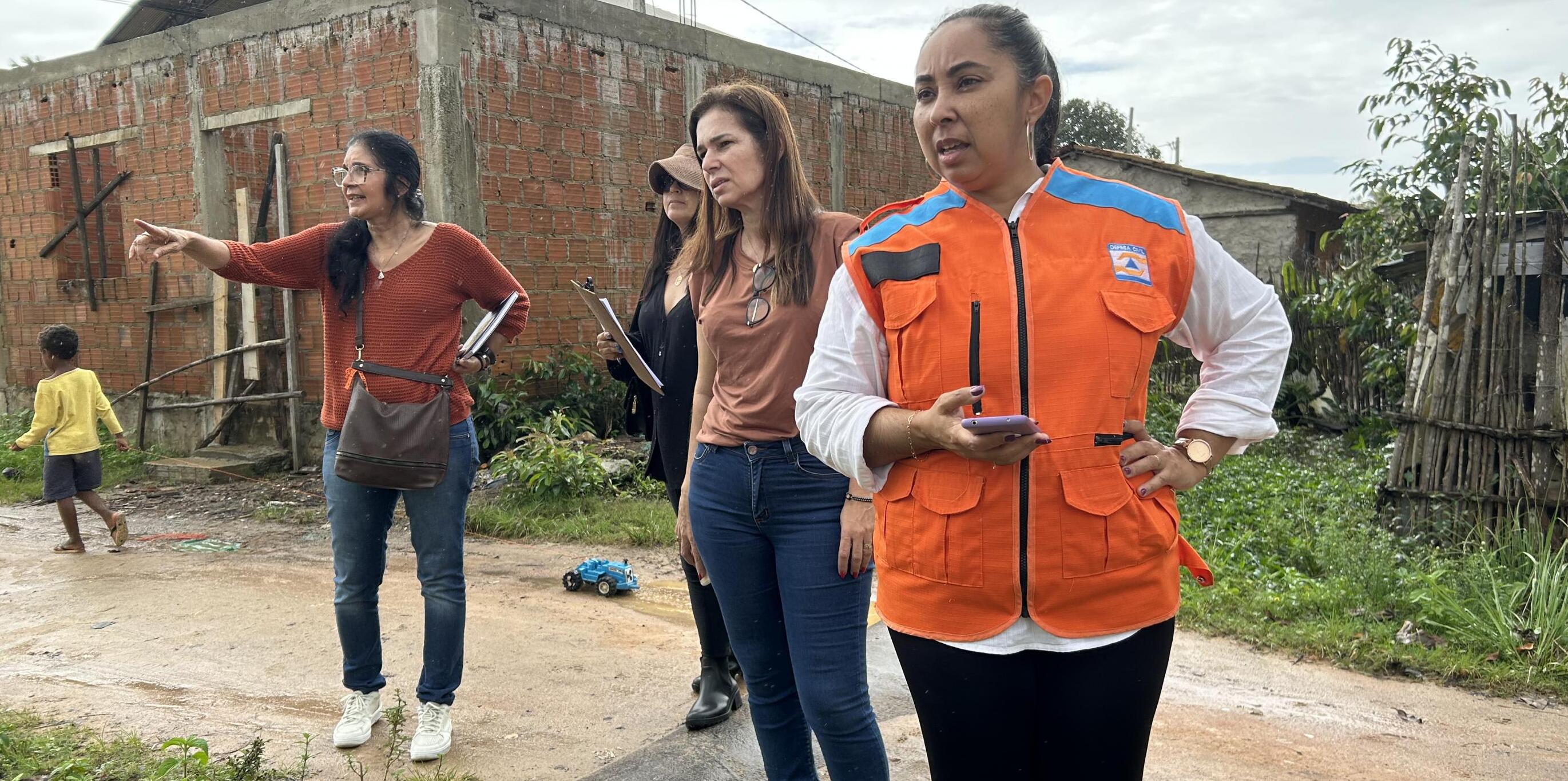 Equipe foi ver de perto quais as necessidades prioritárias das pessoas desabrigadas Foto: Ascom Seades